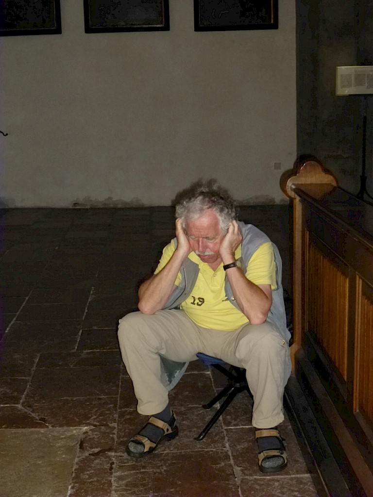 müde oder lauschend?
